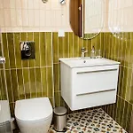 Livonia Apartman *