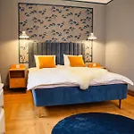 Livonia Daire