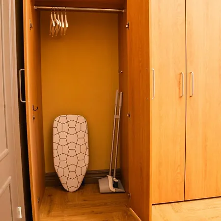 Livonia Apartament *